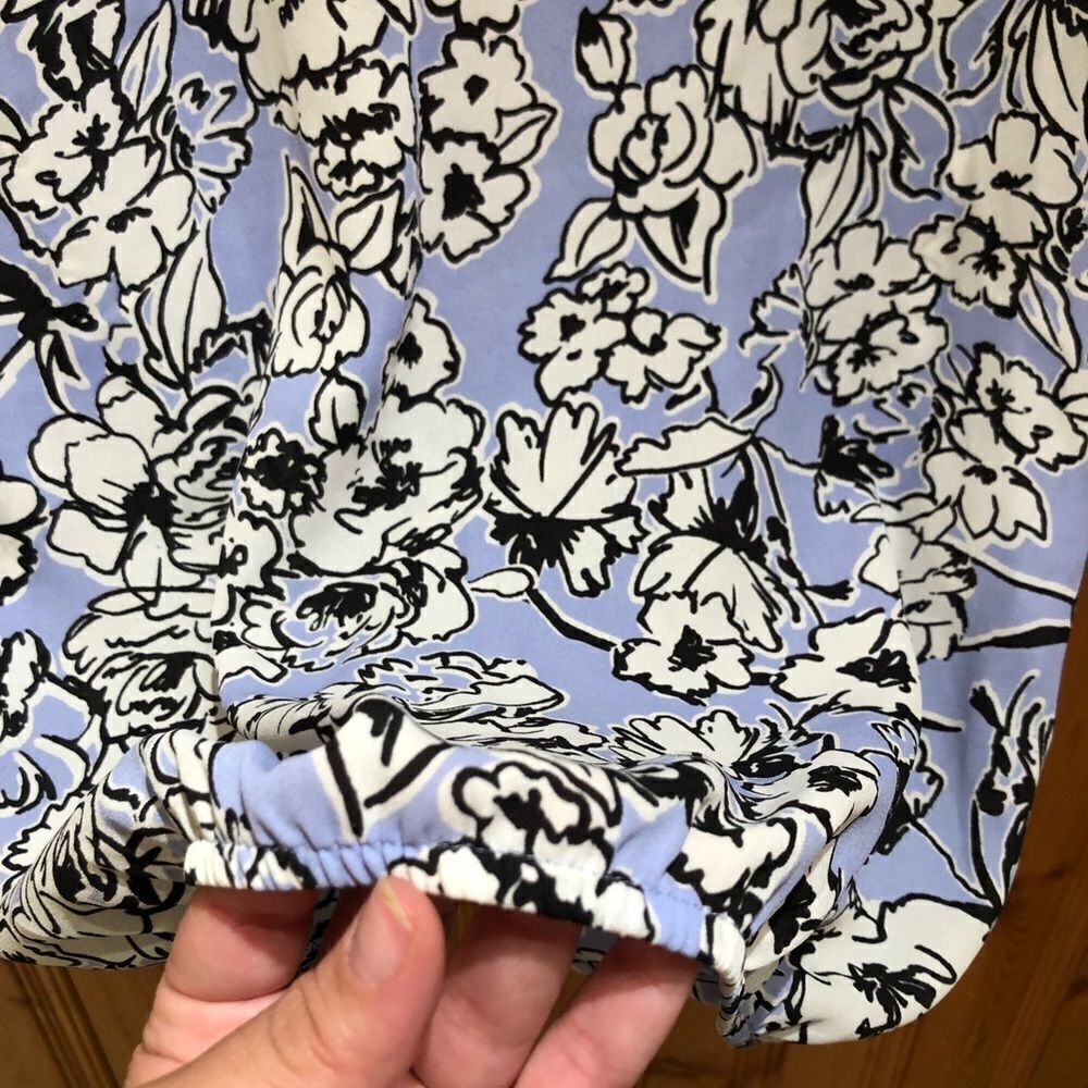 Loft Criss Cross Front Top Size Medium - Picture 15 of 15